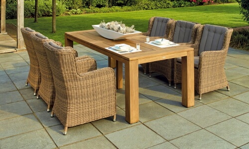 Outdoor Dining – Tuesday’s Daily Jigsaw Puzzle